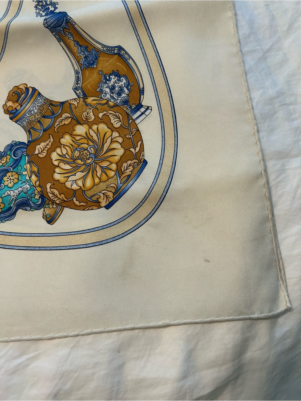 Vintage Hermes Cream, Blue and Gold Silk Scarf Carré 90 - Picture 6 of 7